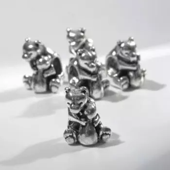 Талисман "Медведь с зайчонком", цвет серебро