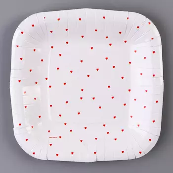 Тарелка одноразовая бумажная квадратная "Сердечки", 16,5х16,5 см