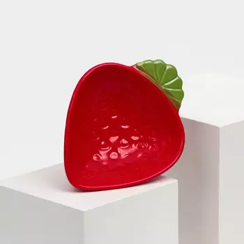 Тарелка керамическая "Клубника", глубокая, красная, 18 см, 1 сорт, Иран