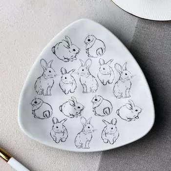 Тарелка керамическая «Пасхальные зайки», 13.513.5 см, белая