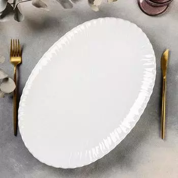 Тарелка фарфоровая овальная Magistro «Бланш. Цветок», цвет белый