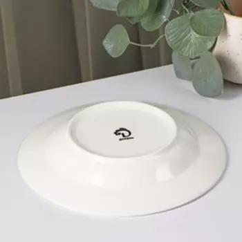 Тарелка фарфоровая глубокая Доляна «Роза», d=20 см, цвет белый