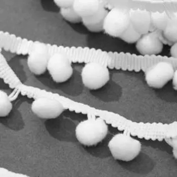 Тесьма декоративная с помпонами, 25±5 мм, 8±0.5 м, белая