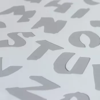 Трафарет пластик "Английский алфавит. Мазки" 26х17,8 см