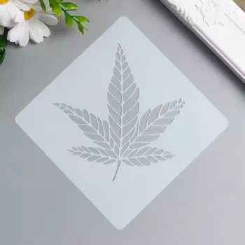 Трафарет пластик "Кленовый лист" 13х13 см