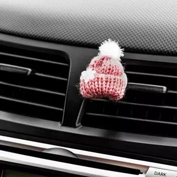 Украшение в дефлектор автомобиля "Шапочка"