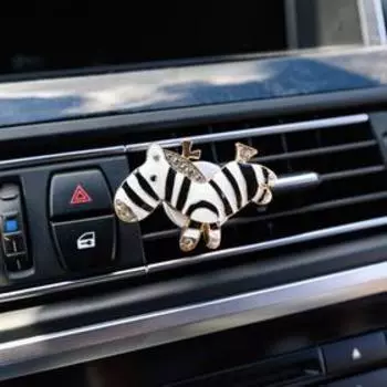Украшение в дефлектор автомобиля "Зебра"