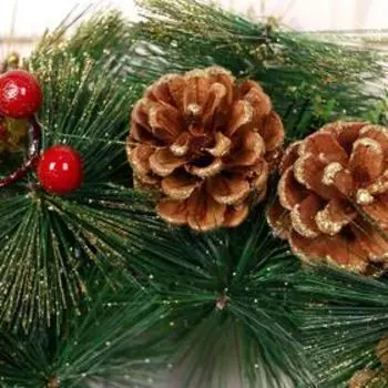 Венок новогодний d=25 см «Зимнее волшебство. Золотистые шишки и ягоды», с шишками и ягодами