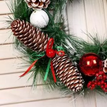 Венок новогодний d=30 см «Зимнее волшебство. Шишечки с шариками»