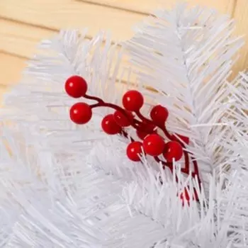 Венок "Снежная рябина" с шишками 45 см