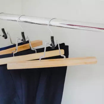 Вешалка для брюк и юбок Доляна, 2516.5 см, зажим, светлое дерево