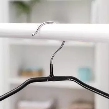 Плечики - вешалка для одежды Доляна, 43.520.5 см, широкие плечики, антискользящее покрытие, чёрные