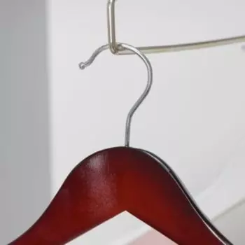 Плечики - вешалка для одежды Доляна, деревянная, с перекладиной, широкие плечики, 44.522.5 см, коричневые