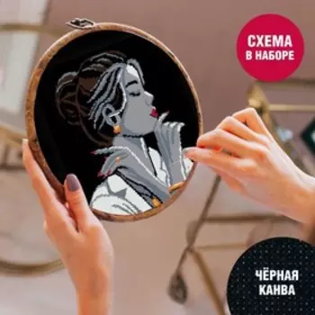 Вышивка крестиком на чёрной канве «Девушка в золоте», 25х25 см