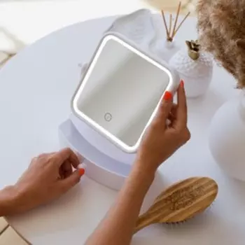 Зеркало Luazon KZ-05, подсветка, 22 × 20 × 9 см, 4хААА, квадратное, белое