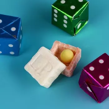 Жевательные резинки «Астролог» в форме игрального кубика, вкус: клубника, арбуз, кола, 12 г.