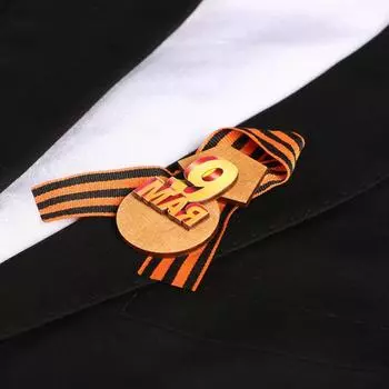 Значок деревянный с лентой "9 Мая" золотая медаль