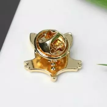 Значок "Лиса", цвет бело-жёлтый в золоте