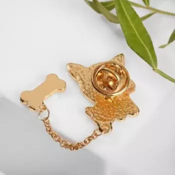 Значок «Собачка» бульдожек с косточкой, цветной в золоте