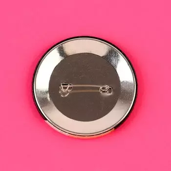 Значок закатной «Хороша чертовка», d = 5,6 см