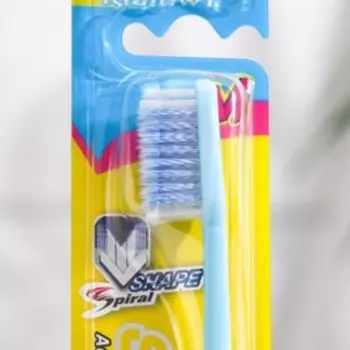 Зубная щетка LION Systema Medium Head с V-образной щетиной