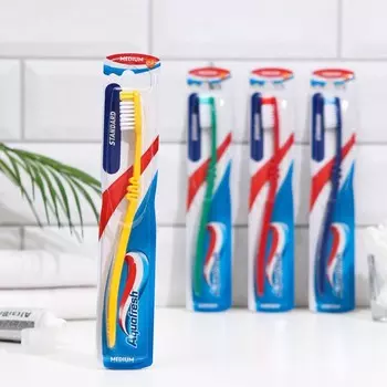 Зубная щётка Aquafresh Standatd, средняя жёсткость