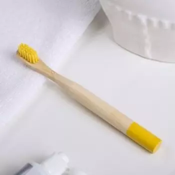Зубная щётка детская «Желтая», бамбук 15 × 2 × 1,5 см