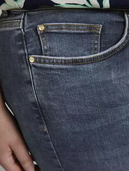 Slim fit shorts
