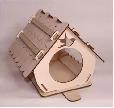 Кормушка для птиц из фанеры дизайн-1 230х220х185мм