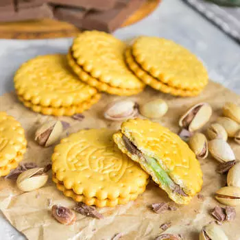 Крекер с начинкой со вкусом фисташки и шоколада сладояр