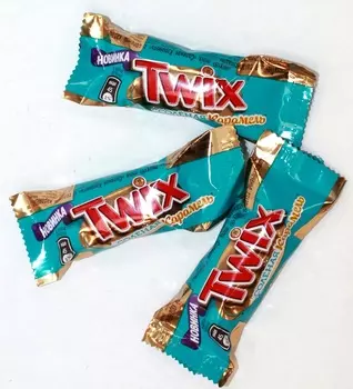 Шоколадные батончики Twix соленая карамель