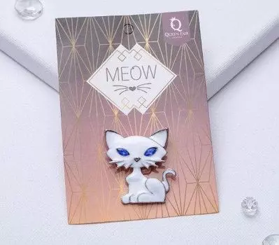 Брошь "Кошечка" хитрая, бело-голубая в серебре