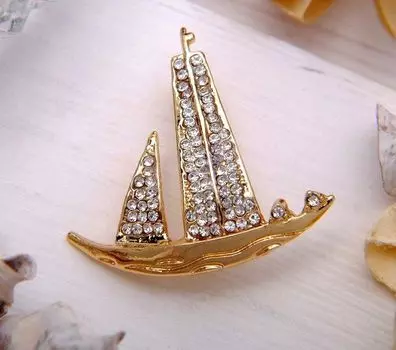 Брошь "Парусник"