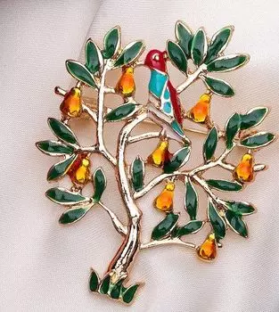 Брошь "Соловей на дереве", цветная в золоте