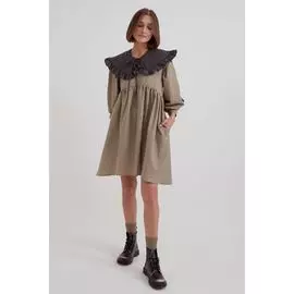 Платье со стеганым воротником