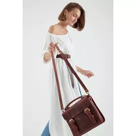 Портфель с пряжками