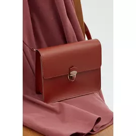 Сумка ЧЕРЕШНЯ на пояс квадратной формы из плотной кожи цвета коньяк