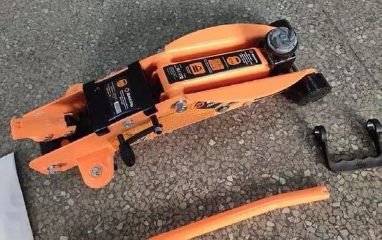 Домкрат ВИХРЬ ДМК-2,5 ФК