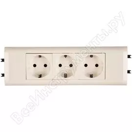 Тройная розетка Legrand