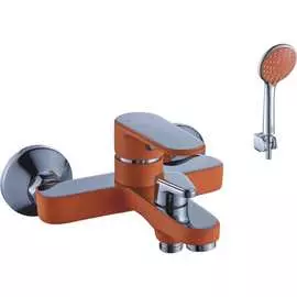 Монолитный смеситель для ванны DIADONNA