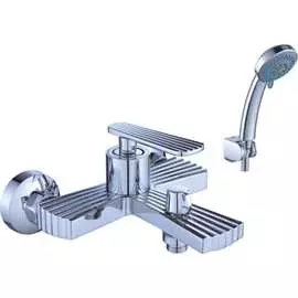 Монолитный смеситель для ванны DIADONNA