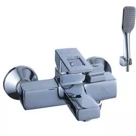 Монолитный смеситель для ванны DIADONNA