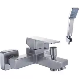 Монолитный смеситель для ванны DIADONNA