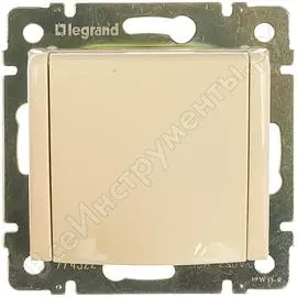 Розетка Legrand Valena 774322