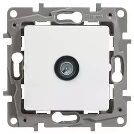 Проходная розетка Legrand 672263