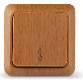 Проходной одноклавишный выключатель UNIVersal