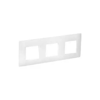 Рамка IEK SKANDY 3-местная SK-F03W арктический белый SK-M32-K01
