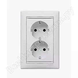 Двухместная розетка Legrand