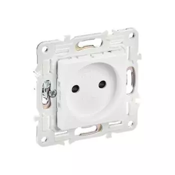 Розетка IEK SKANDY с защитными шторками 10А SK-R01W арктический белый SK-R13-10-K01