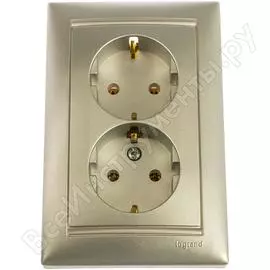Двухместная розетка Legrand